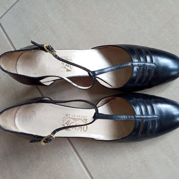 Vintage Salvatore Ferragamo Women's Black T-Strap Pumps - Picture 2 of 16